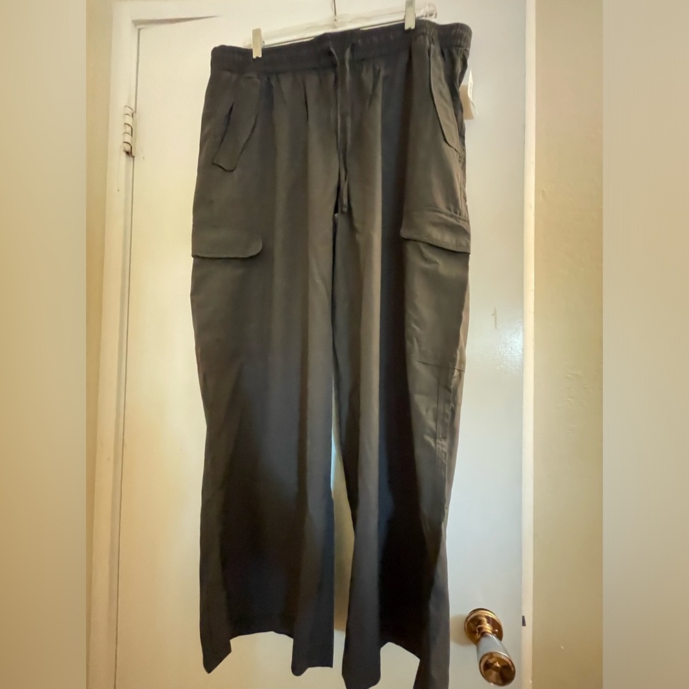 Old Navy high-waisted Stretch Tech wide leg cargo pants size LP